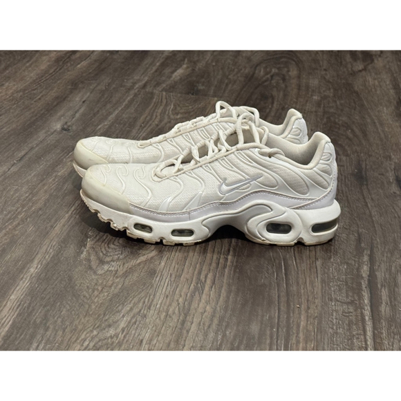 Nike Air Max Plus (GS) triple White Metallic Silver CW7044-100 Youth Size 6.5Y‌‌ - Picture 4 of 8